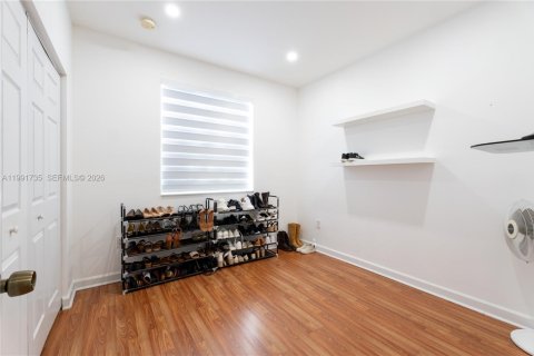 Villa ou maison à louer à Homestead, Floride: 5 chambres, 232.35 m2 № 2052541 - photo 11