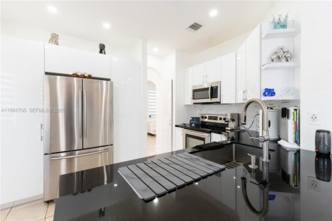 Villa ou maison à louer à Homestead, Floride: 5 chambres, 232.35 m2 № 2052541 - photo 23