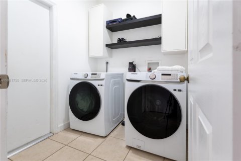 Villa ou maison à louer à Homestead, Floride: 5 chambres, 232.35 m2 № 2052541 - photo 27