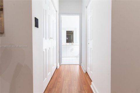 Villa ou maison à louer à Homestead, Floride: 5 chambres, 232.35 m2 № 2052541 - photo 12