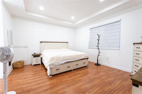 Villa ou maison à louer à Homestead, Floride: 5 chambres, 232.35 m2 № 2052541 - photo 16