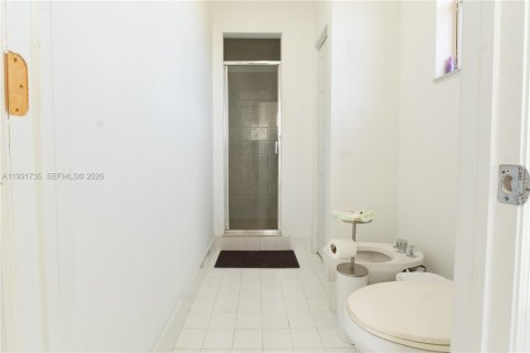 Villa ou maison à louer à Homestead, Floride: 5 chambres, 232.35 m2 № 2052541 - photo 13