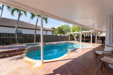 Villa ou maison à louer à Homestead, Floride: 5 chambres, 232.35 m2 № 2052541 - photo 22