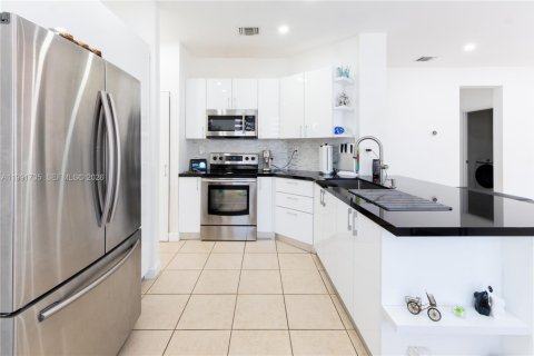 Villa ou maison à louer à Homestead, Floride: 5 chambres, 232.35 m2 № 2052541 - photo 25