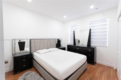 Villa ou maison à louer à Homestead, Floride: 5 chambres, 232.35 m2 № 2052541 - photo 9