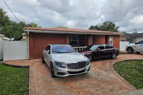 Снять в аренду виллу или дом в Майами, Флорида 2 спальни, 266.35м2, № 1965196 - фото 6