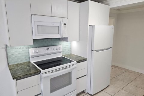 Снять в аренду виллу или дом в Майами, Флорида 2 спальни, 266.35м2, № 1965196 - фото 13