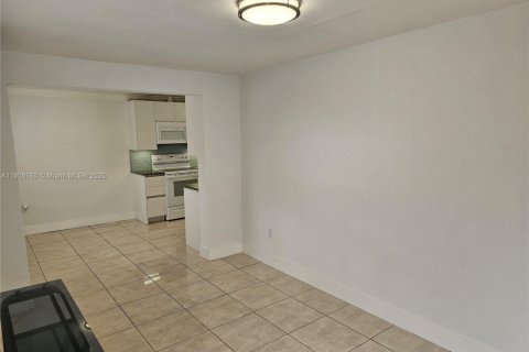 Снять в аренду виллу или дом в Майами, Флорида 2 спальни, 266.35м2, № 1965196 - фото 21