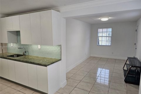 Снять в аренду виллу или дом в Майами, Флорида 2 спальни, 266.35м2, № 1965196 - фото 17