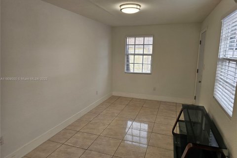 Снять в аренду виллу или дом в Майами, Флорида 2 спальни, 266.35м2, № 1965196 - фото 19