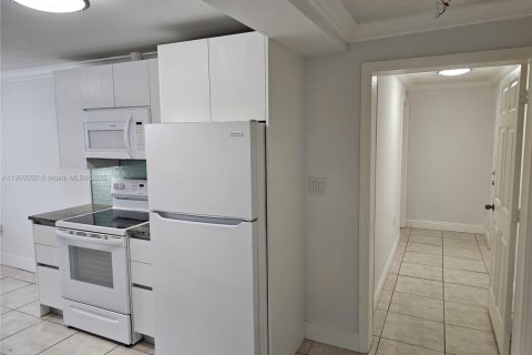 Снять в аренду виллу или дом в Майами, Флорида 2 спальни, 266.35м2, № 1965196 - фото 16