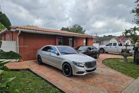 Снять в аренду виллу или дом в Майами, Флорида 2 спальни, 266.35м2, № 1965196 - фото 5