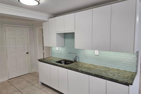 Снять в аренду виллу или дом в Майами, Флорида 2 спальни, 266.35м2, № 1965196 - фото 18