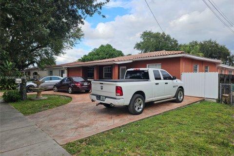 Снять в аренду виллу или дом в Майами, Флорида 2 спальни, 266.35м2, № 1965196 - фото 9