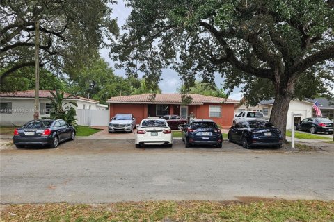 Снять в аренду виллу или дом в Майами, Флорида 2 спальни, 266.35м2, № 1965196 - фото 2