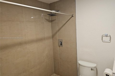 Снять в аренду виллу или дом в Майами, Флорида 2 спальни, 266.35м2, № 1965196 - фото 25