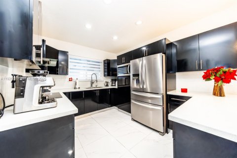 Купить виллу или дом в Майами, Флорида 3 спальни, 205.69м2, № 2039207 - фото 11