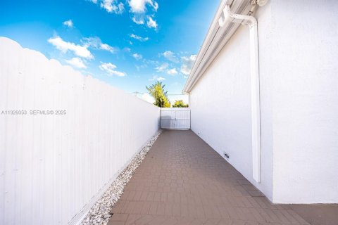 Купить виллу или дом в Майами, Флорида 3 спальни, 205.69м2, № 2039207 - фото 20