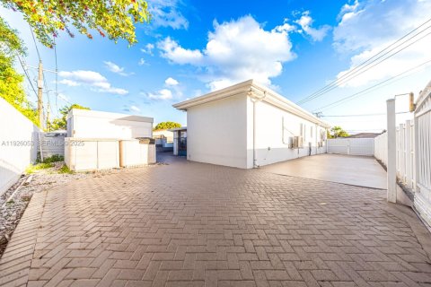 Купить виллу или дом в Майами, Флорида 3 спальни, 205.69м2, № 2039207 - фото 22