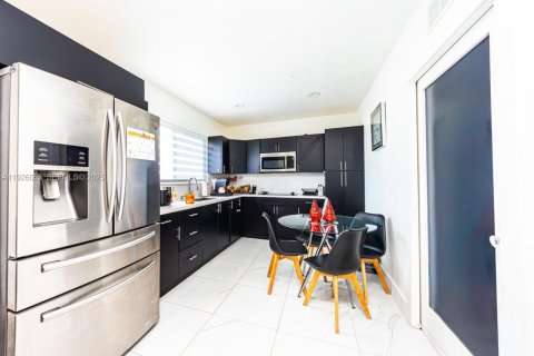 Купить виллу или дом в Майами, Флорида 3 спальни, 205.69м2, № 2039207 - фото 16