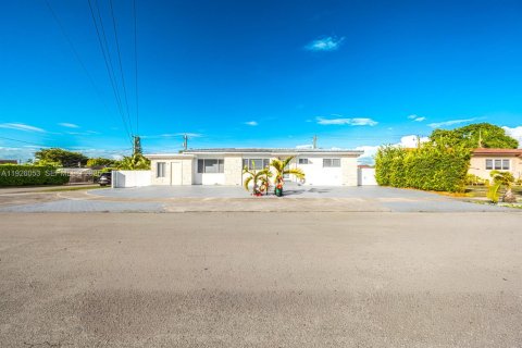 Villa ou maison à Miami, Floride 3 chambres, 205.69 m2 № 2039207