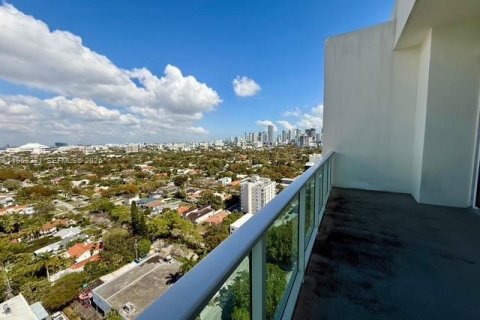 Condo in Miami, Florida, 1 bedroom  № 2030995 - photo 2
