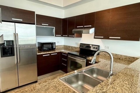 Condo in Miami, Florida, 1 bedroom  № 2030995 - photo 5