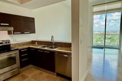 Condo in Miami, Florida, 1 bedroom  № 2030995 - photo 6