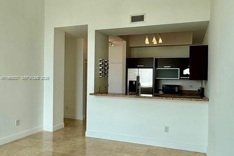 Condo in Miami, Florida, 1 bedroom  № 2030995 - photo 4