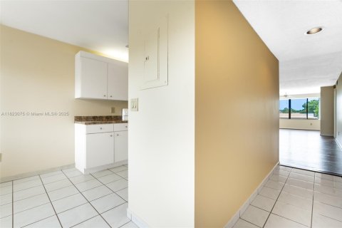 Condo in Tamarac, Florida, 2 bedrooms  № 1787226 - photo 3