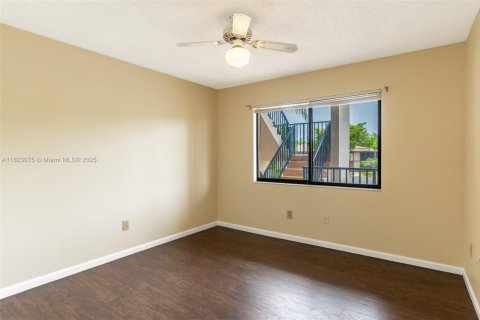 Condo in Tamarac, Florida, 2 bedrooms  № 1787226 - photo 21