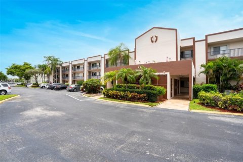 Condo in Tamarac, Florida, 2 bedrooms  № 1787226 - photo 22