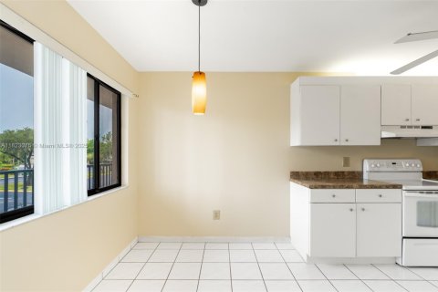 Condo in Tamarac, Florida, 2 bedrooms  № 1787226 - photo 4