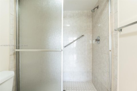 Condo in Tamarac, Florida, 2 bedrooms  № 1787226 - photo 14