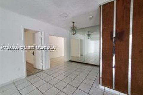 Купить виллу или дом в Норт-Майами, Флорида 3 спальни, 160.63м2, № 1927423 - фото 6