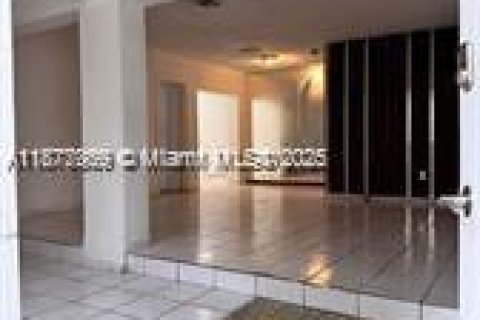 Купить виллу или дом в Норт-Майами, Флорида 3 спальни, 160.63м2, № 1927423 - фото 14