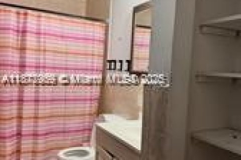 Купить виллу или дом в Норт-Майами, Флорида 3 спальни, 160.63м2, № 1927423 - фото 16