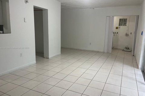 Купить виллу или дом в Норт-Майами, Флорида 3 спальни, 160.63м2, № 1927423 - фото 22