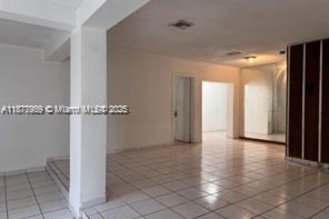 Купить виллу или дом в Норт-Майами, Флорида 3 спальни, 160.63м2, № 1927423 - фото 12