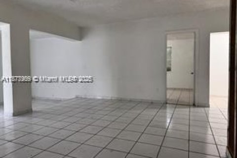 Купить виллу или дом в Норт-Майами, Флорида 3 спальни, 160.63м2, № 1927423 - фото 13