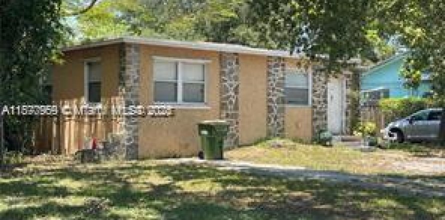 Дом в Норт-Майами, Флорида 3 спальни, 160.63м2 № 1927423