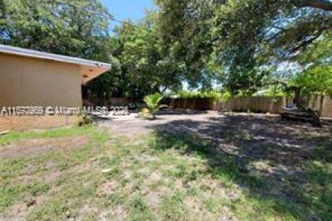 Купить виллу или дом в Норт-Майами, Флорида 3 спальни, 160.63м2, № 1927423 - фото 25