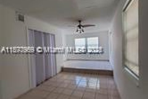 Купить виллу или дом в Норт-Майами, Флорида 3 спальни, 160.63м2, № 1927423 - фото 5