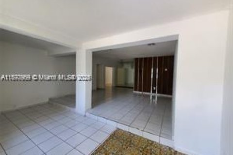 Купить виллу или дом в Норт-Майами, Флорида 3 спальни, 160.63м2, № 1927423 - фото 4