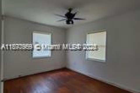 Купить виллу или дом в Норт-Майами, Флорида 3 спальни, 160.63м2, № 1927423 - фото 7