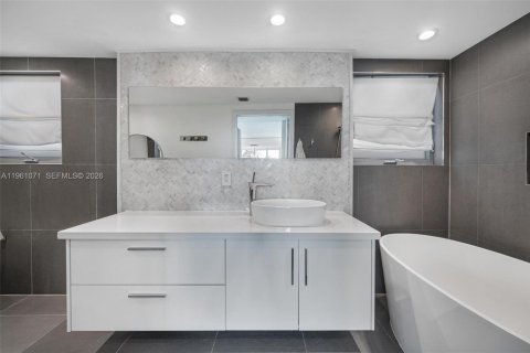 Condominio en venta en Miami Beach, Florida, 2 dormitorios, 138.24 m2 № 2026581 - foto 24