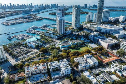 Condominio en Miami Beach, Florida, 2 dormitorios  № 2026581