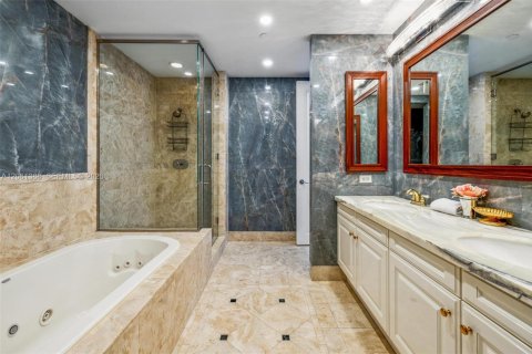Condominio en alquiler en Miami, Florida, 2 dormitorios, 198.72 m2 № 2339959 - foto 11