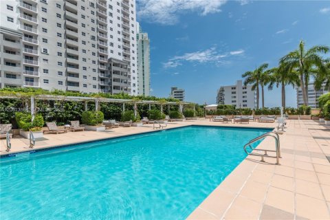 Condominio en alquiler en Miami, Florida, 2 dormitorios, 198.72 m2 № 2339959 - foto 28