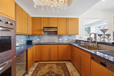 Condominio en alquiler en Miami, Florida, 2 dormitorios, 198.72 m2 № 2339959 - foto 14